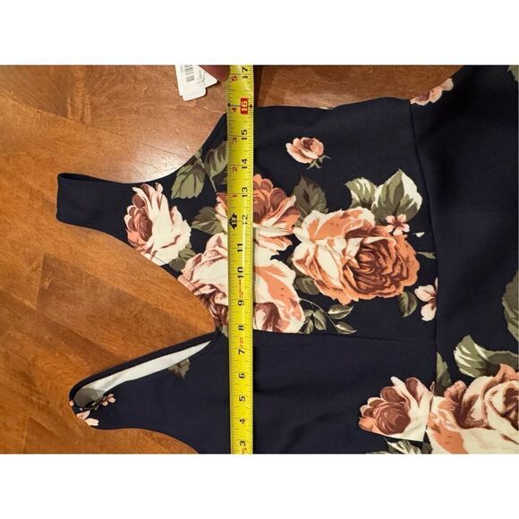 Woman’s MM couture dress floral new without tags from Dillards - Picture 4 of 5